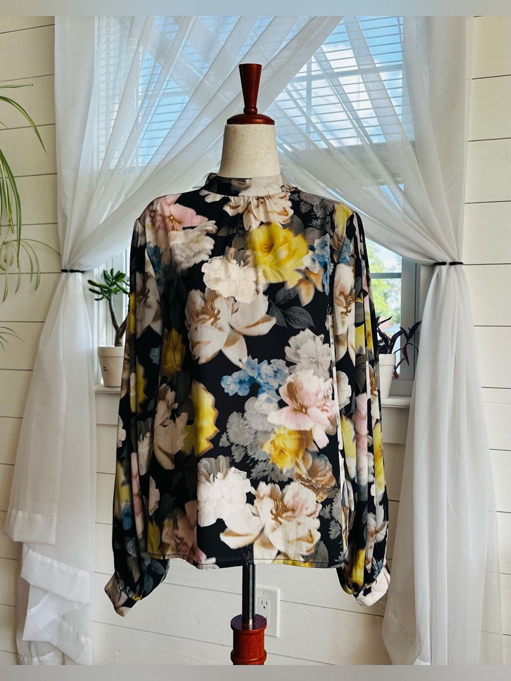 VICI Collection Multicolor Bold Floral High-Neck Balloon Sleeve Blouse Size S